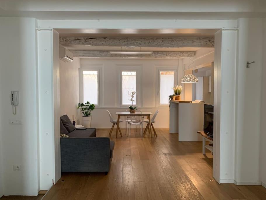 Interno4Home: In Centro Storico Con Posto Auto Ferrara Exteriér fotografie